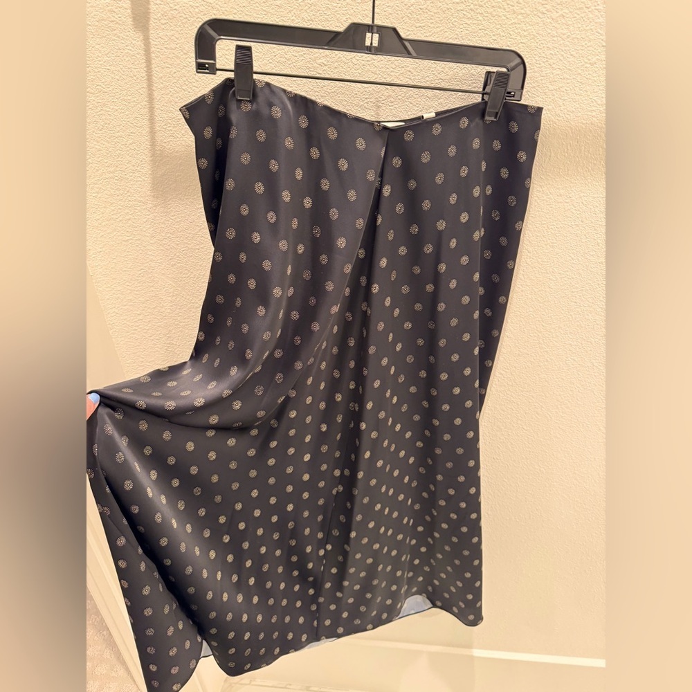 Vince. silky black and tan Skirt size 12